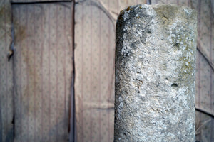 An Early 19thC Carved Bath Stone Column c.1800