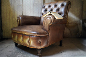 A Good Quality 20thC Button-Back Leather Club Armchair