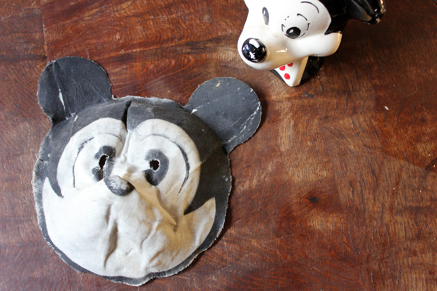 opladning Tick by A Rare Linen Child's Mickey Mouse Mask c.1935 – Doe & Hope
