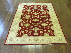 A Luxurious Ziegler Rug: 265cm x 184cm