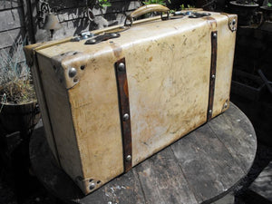 An Edwardian Cream Leather Travelling Suitcase of Drew & Sons, Piccadilly Circus, London