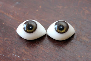 A Good Pair of Early 20thC Human Prosthetic Glass Eyes