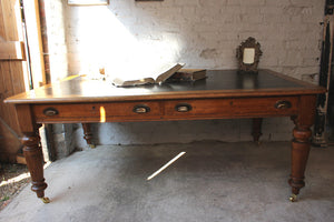 A Large Victorian Period Oak Writing / Library Table c.1890