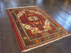 Tuserkan Rug: 121cm x 85cm