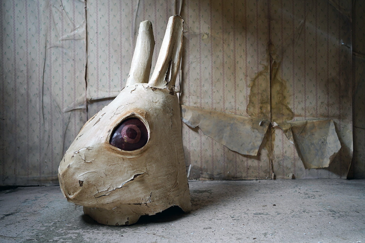 White Rabbit Prop A Large Mid 20thC White Rabbit Theatre Prop Head – Doe & Hope