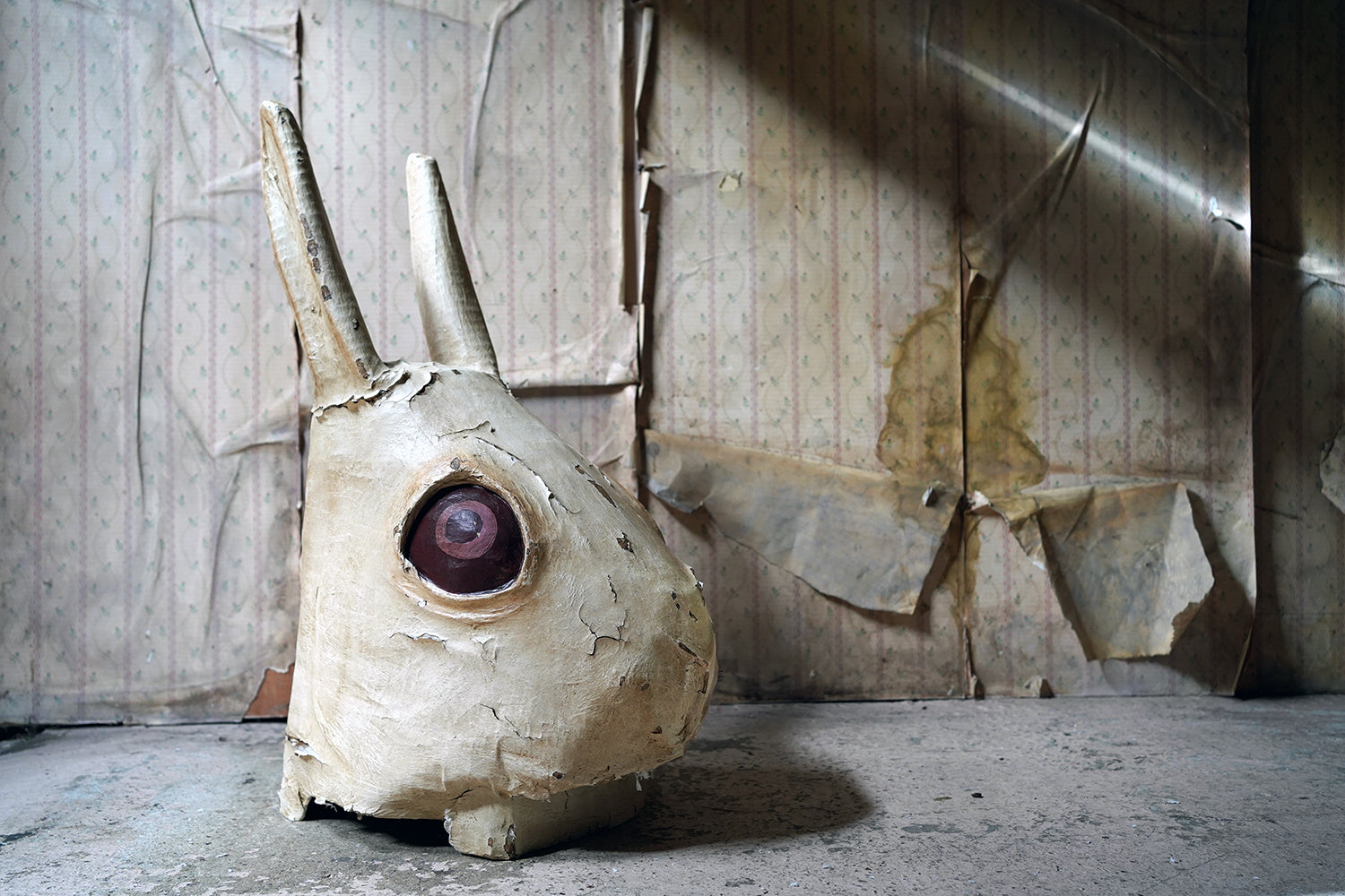 White Rabbit Prop A Large Mid 20thC White Rabbit Theatre Prop Head – Doe & Hope