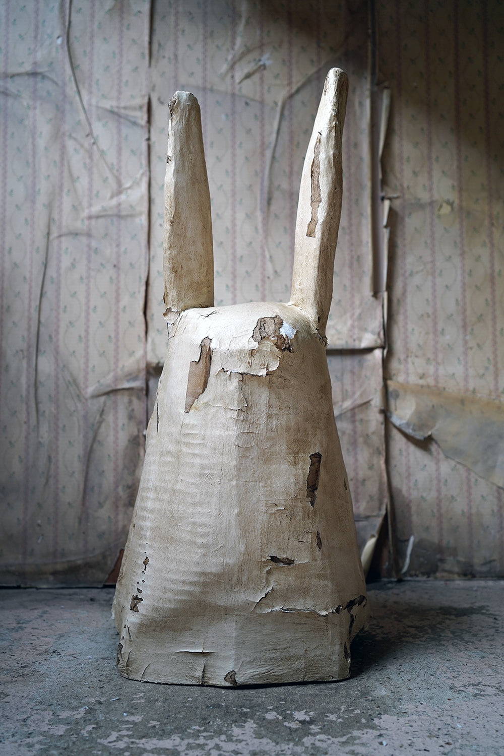 White Rabbit Prop A Large Mid 20thC White Rabbit Theatre Prop Head – Doe & Hope