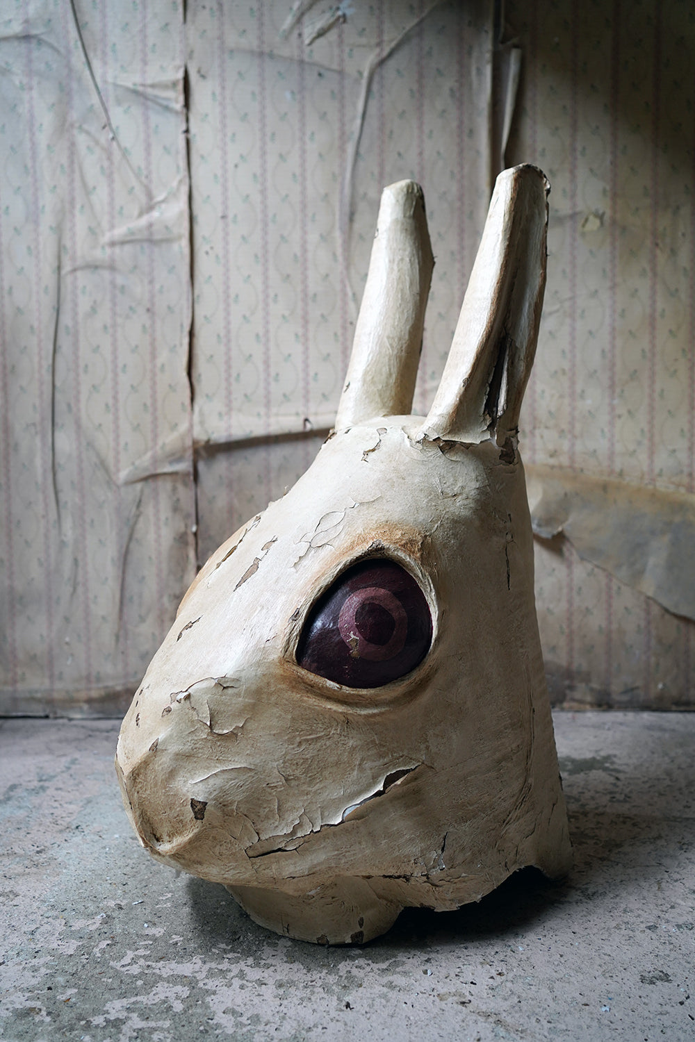 White Rabbit Prop A Large Mid 20thC White Rabbit Theatre Prop Head – Doe & Hope